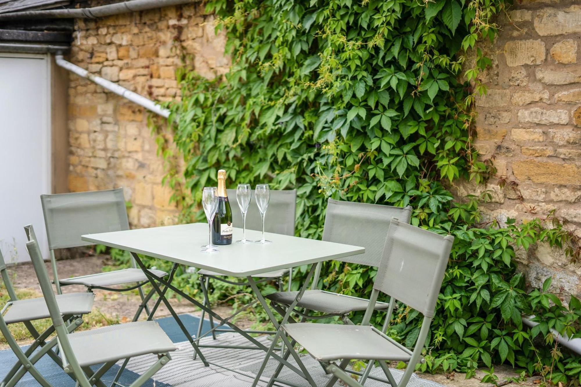 Ferienwohnung Redesdale View, High Street With Private Garden Moreton-in-Marsh Exterior foto